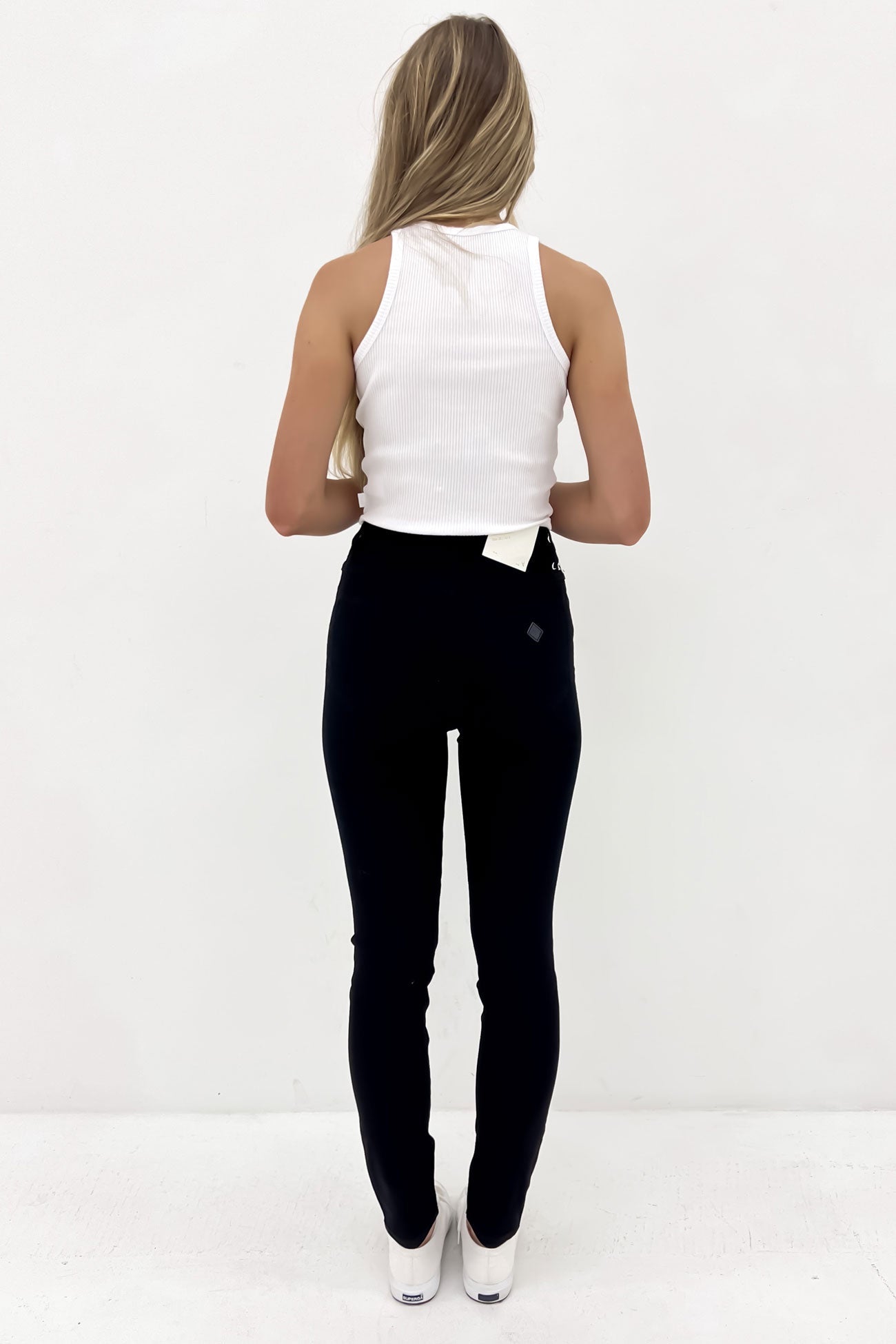A 94 High Skinny Jean Black Magic