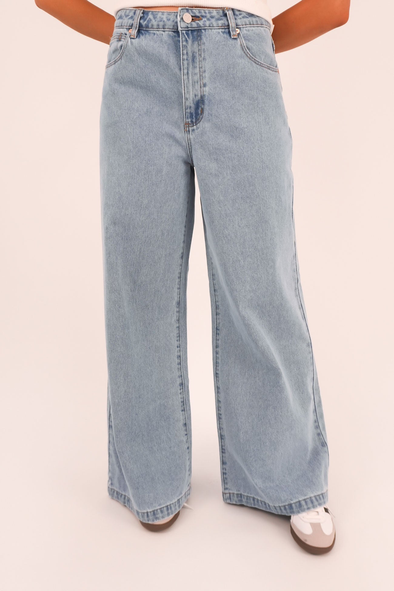 A 94 High & Super Wide Jean