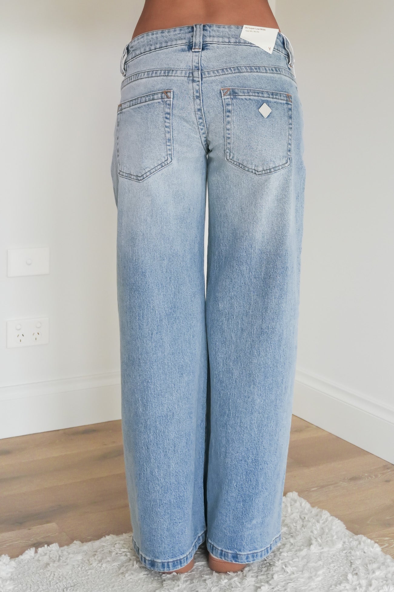 A 00 Super Low & Wide Jean Jody