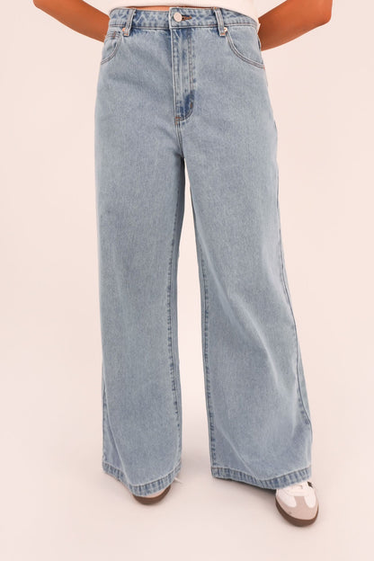A 94 High & Super Wide Jean