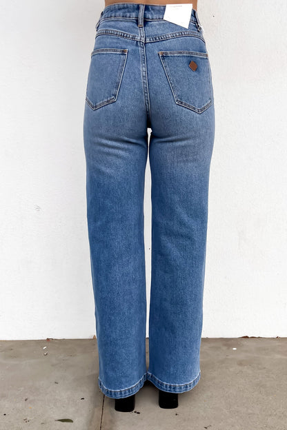 A 94 High & Wide Jean Julieta