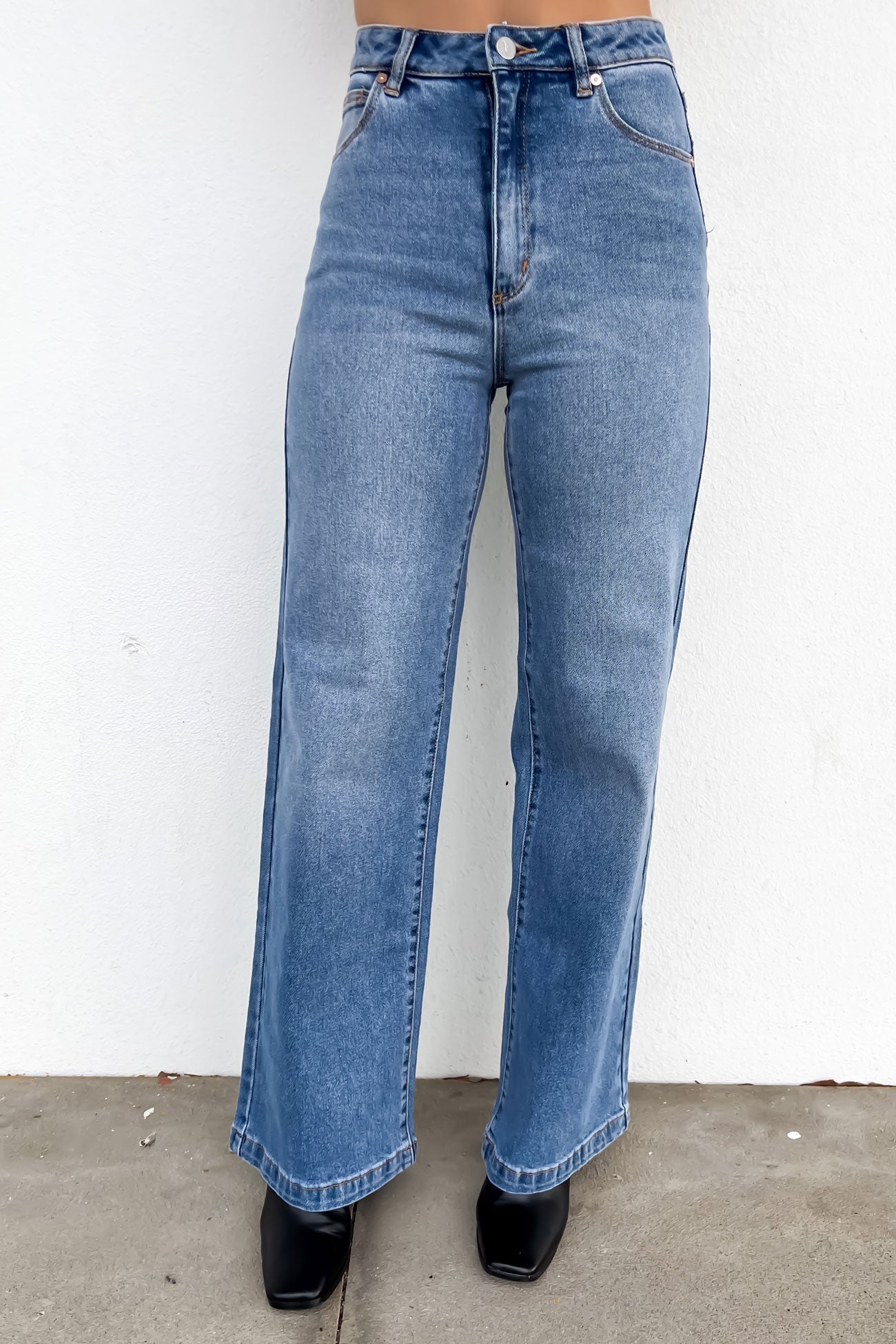 A 94 High & Wide Jean Julieta