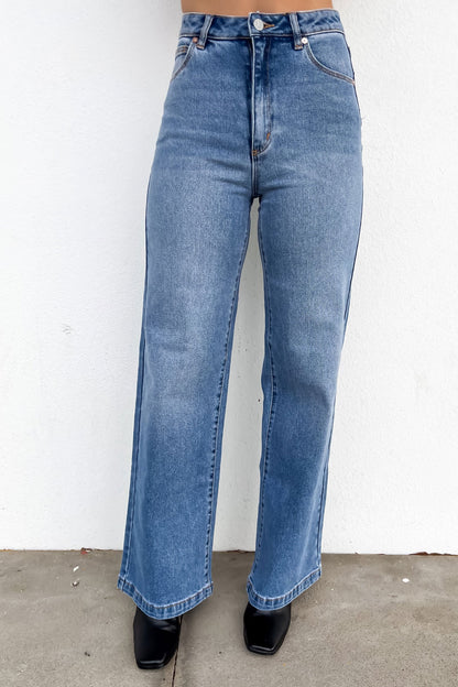 A 94 High & Wide Jean Julieta