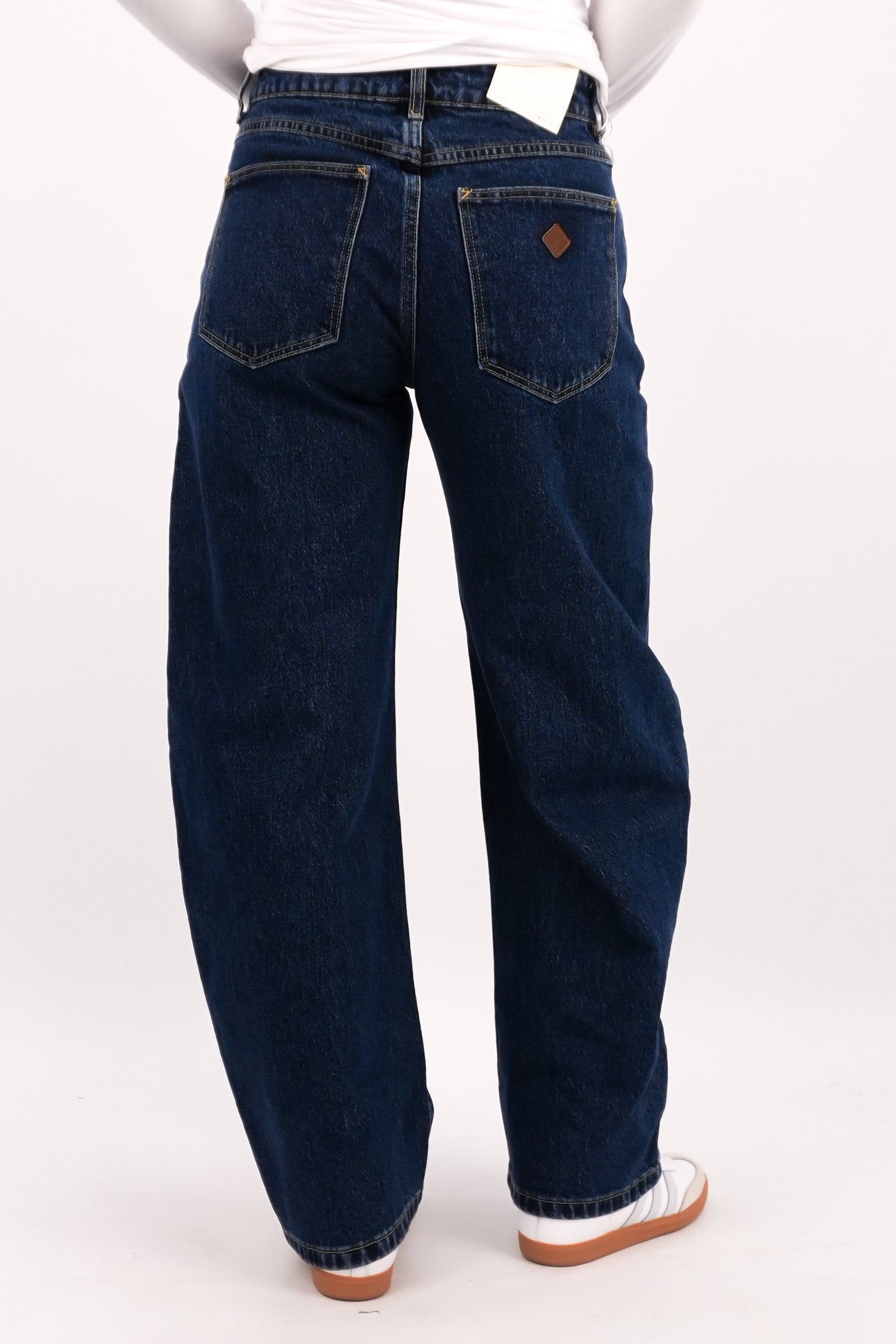 A 95 Mid Barrel Jean Tara