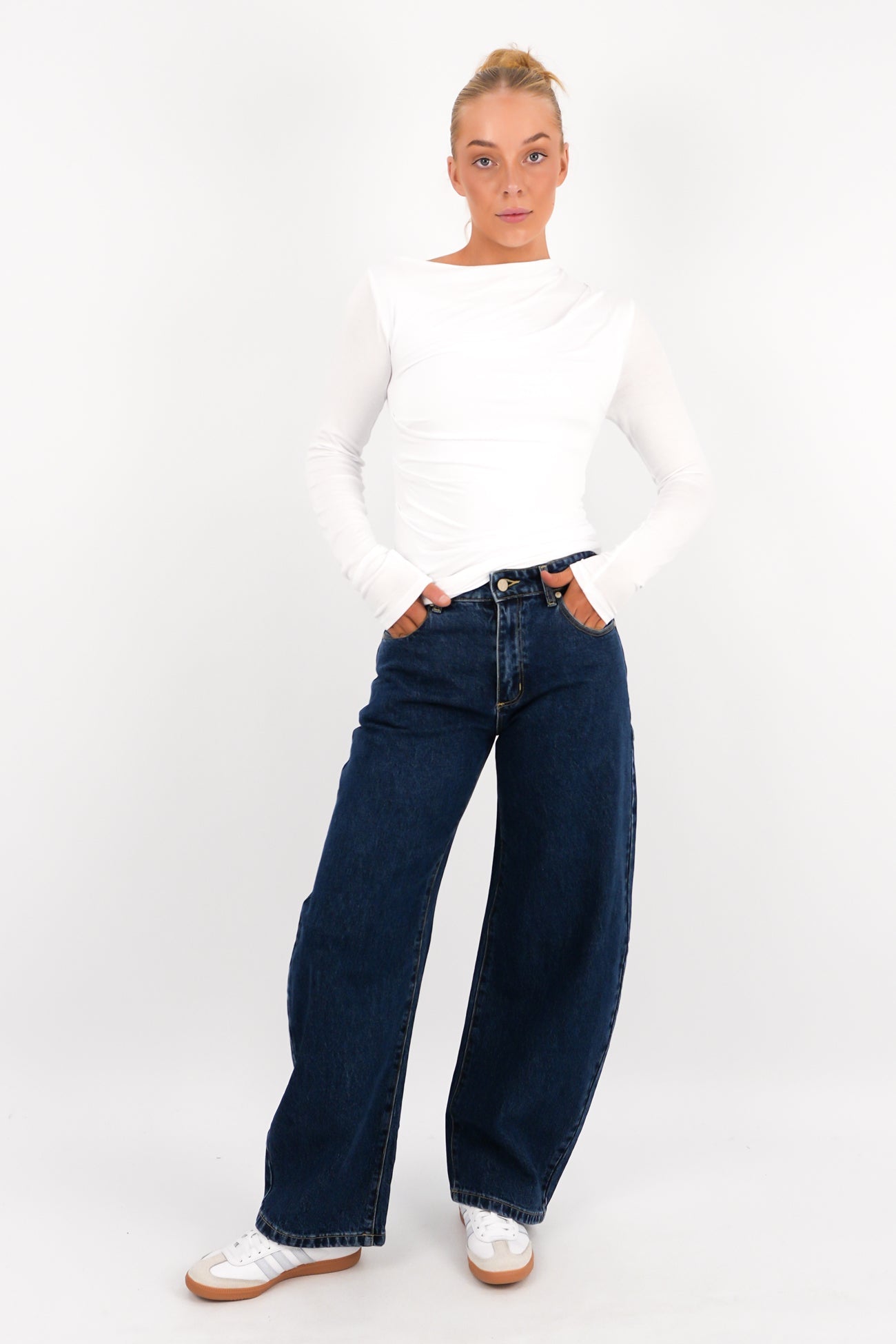 A 95 Mid Barrel Jean Tara
