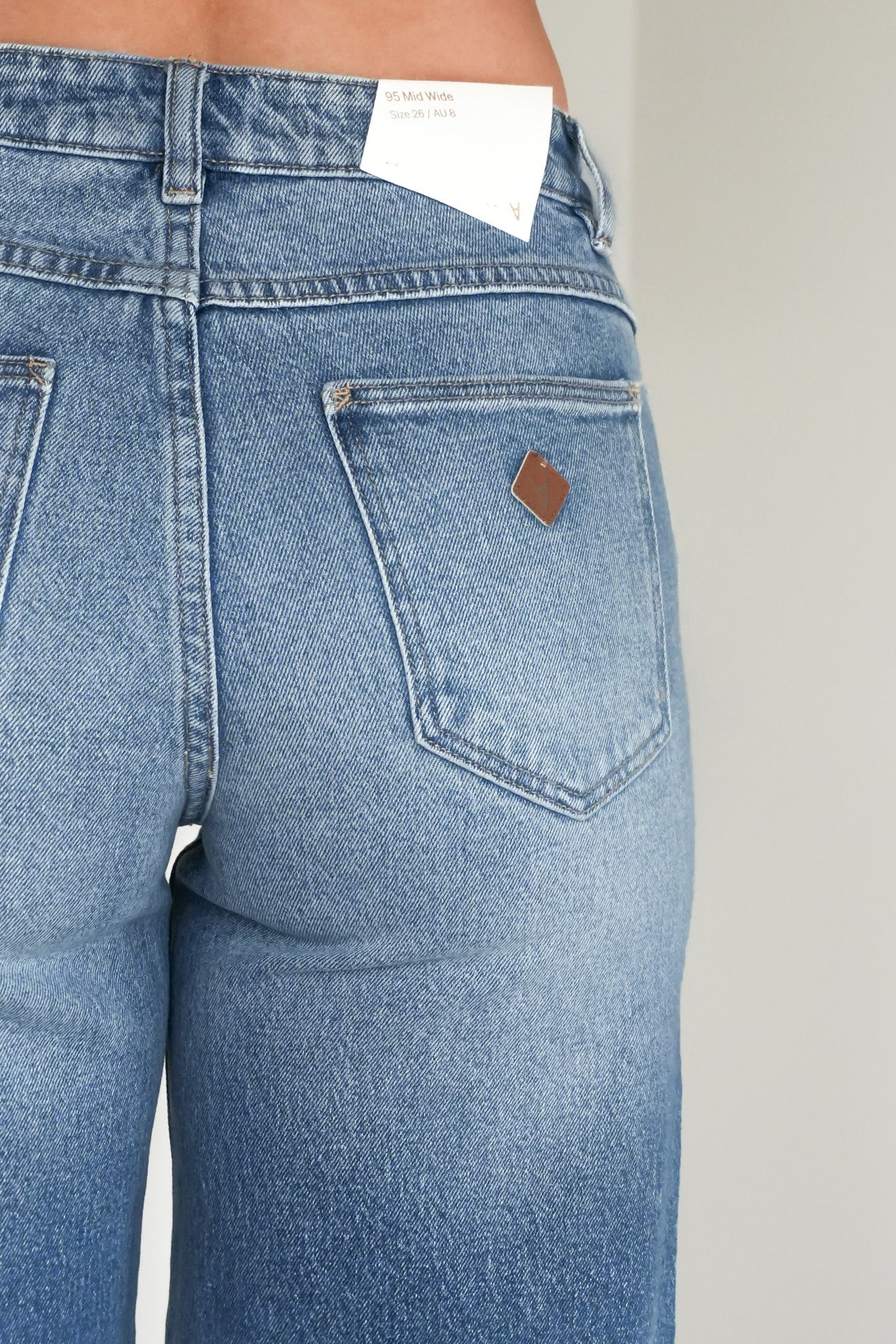 A 95 Mid & Wide Jean Tamara