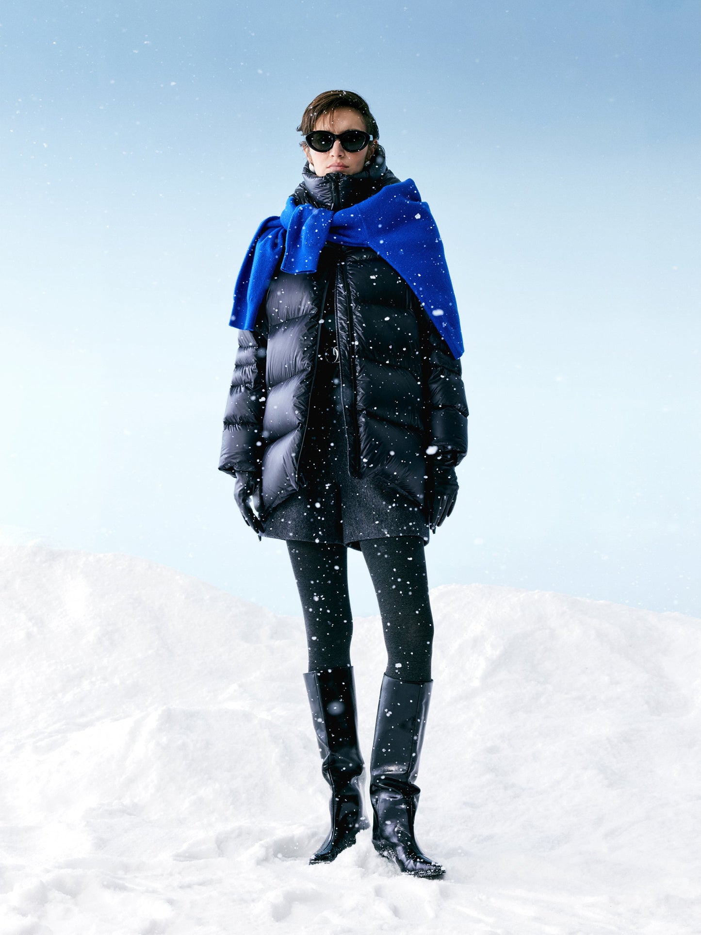 Waterproof And Windproof Unisex Hooded Goose Down Jacket